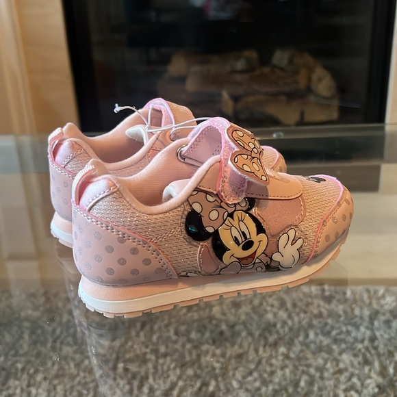 NWT Disney Minnie Mouse Pink Light Up Sneakers, 10 - Picture 4 of 6
